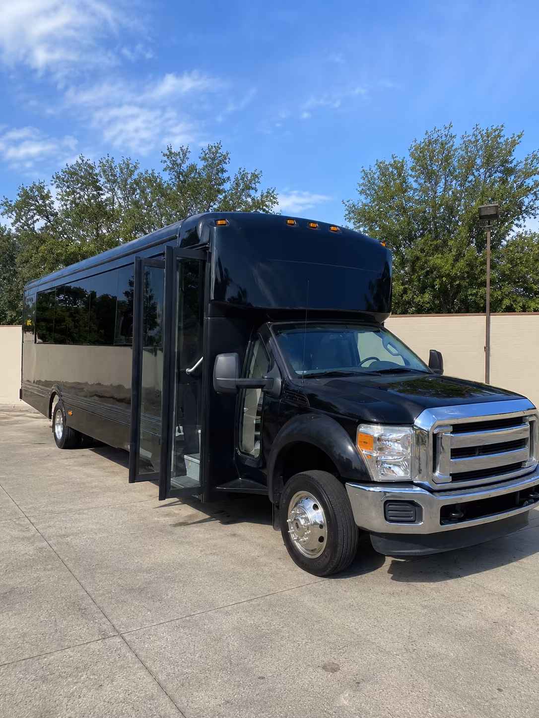hotel to airport shuttle runs for nampa visitors and overnight groups